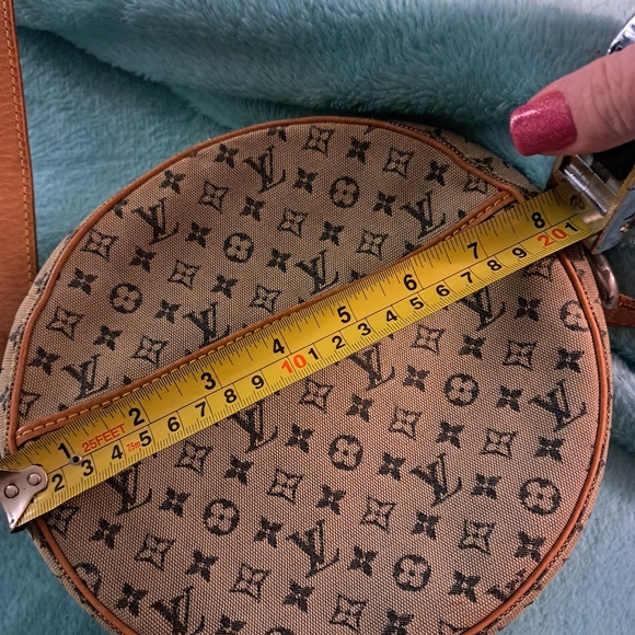 Louis Vuitton Purse - Picture 13 of 15